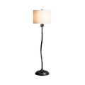 **Moderne vloerlamp met stoffen lampenkap en elegante metalen basis**