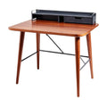 **Moderne bureau met houten blad en metalen ondersteuning**